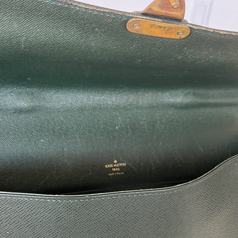 LV Taiga Leather Briefcase Unisex - Picture 9 of 11